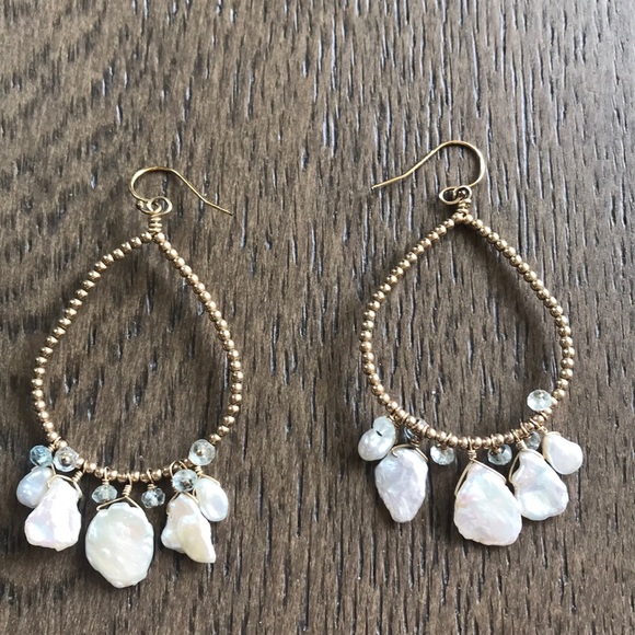 Jewelry - GOLD AND PEARL EARRINGS!